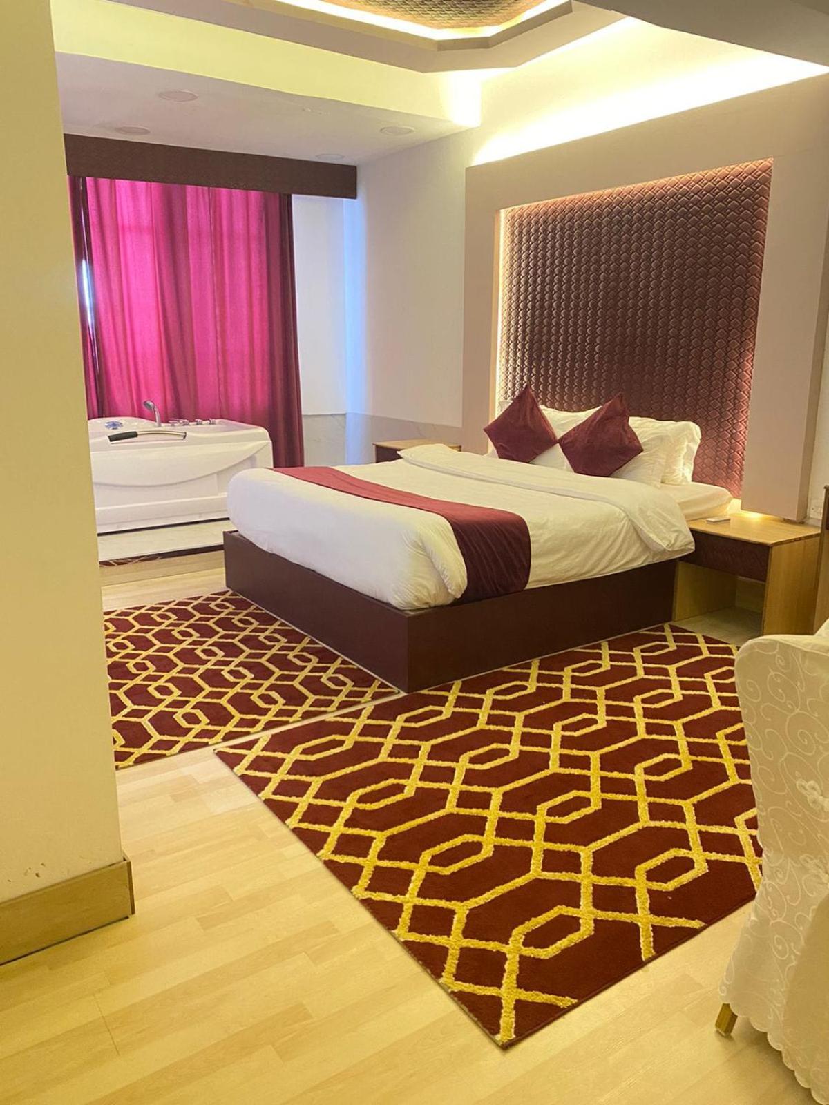 Al Hussam Hotel Apartments Rusayl Bagian luar foto